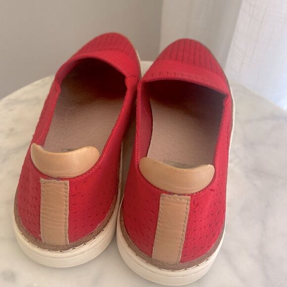 UGG Sammy Slip-On  6 - Picture 5 of 9